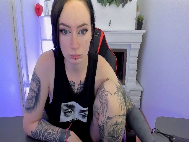 Live sex webcam photo for HelenCarter #256624132