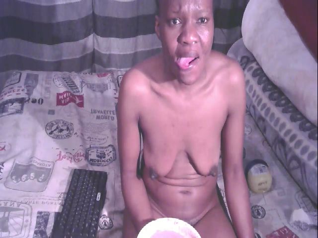 Live sex webcam photo for Sexybooty85 #263524276