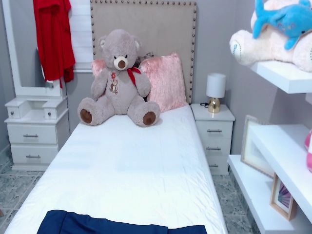 Live sex webcam photo for Emacollins #260489138