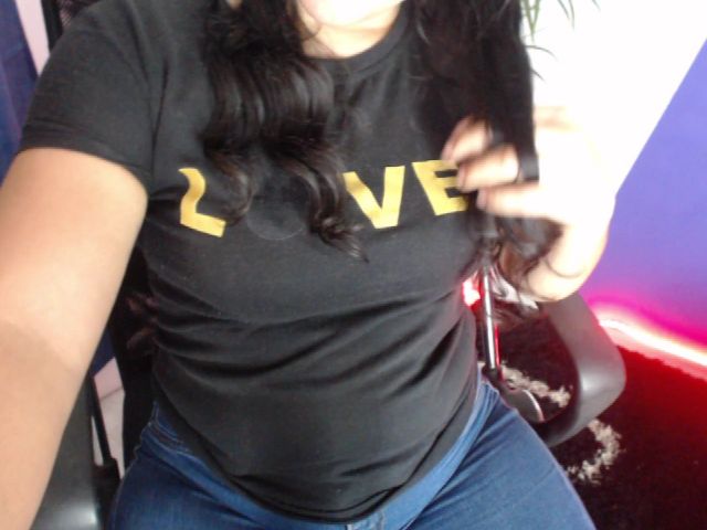 Live sex webcam photo for sophiie_fox #253946661