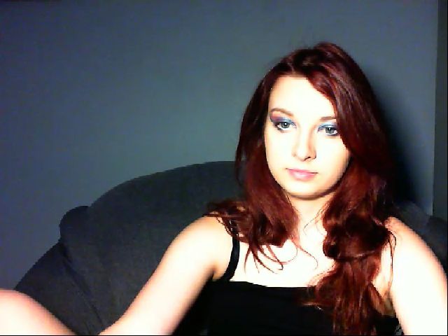 Live sex webcam photo for VirginLuna18 #254230870