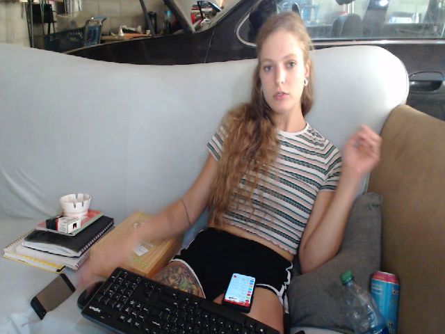 Live sex webcam photo for Scarlettfire1 #265523817