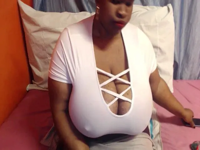 Live sex webcam photo for Sweetnozie #258546413