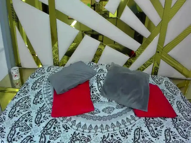 Live sex webcam photo for Mssbombom_ #260395597