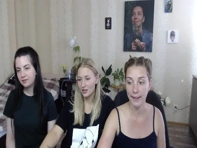 Live sex webcam photo for Emi_lywild #264343443