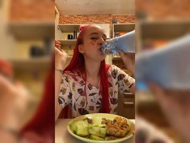 Live sex webcam photo for KiraLiLime #287989944