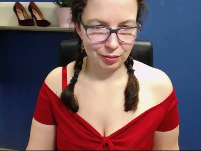 Live sex webcam photo for KarinaLux #241221177