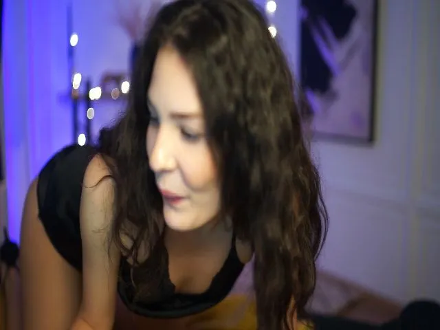 Live sex webcam photo for ITakeUrBreath #254778810