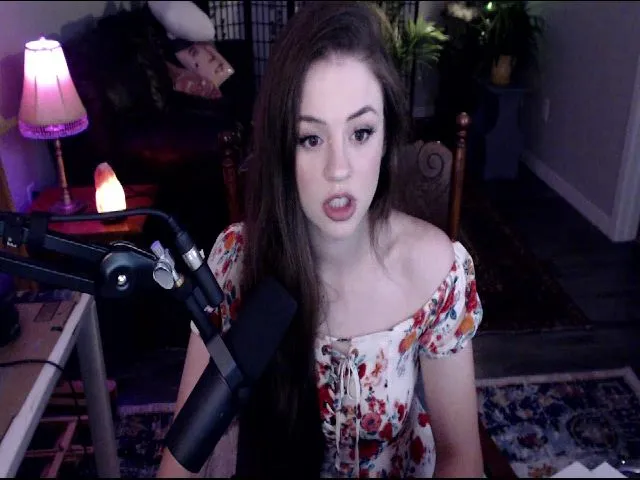 Live sex webcam photo for Sophelia #254980302