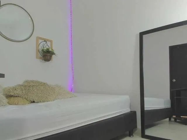 Live sex webcam photo for fevermilf #253160342