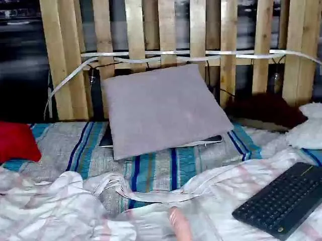 Live sex webcam photo for Rosiiee #252329024