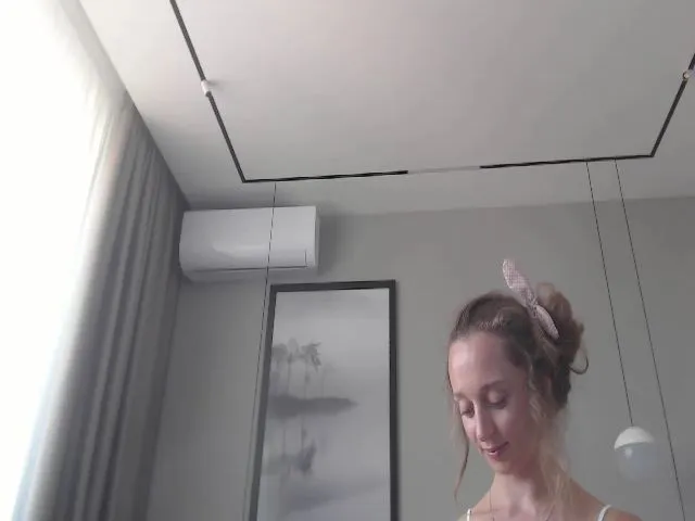 Live sex webcam photo for Innocent_Miss #261479839