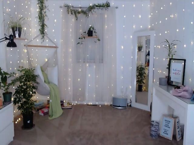 Live sex webcam photo for KellyHeart #252385146