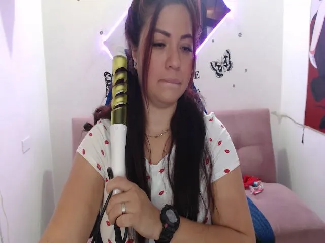 Live sex webcam photo for Shanel_bigass #261373368