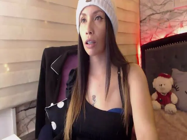Live sex webcam photo for Karolkim018 #261853739