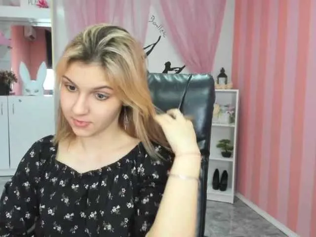 Live sex webcam photo for SexyyFoxyy #240958810