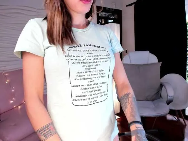 Live sex webcam photo for CassieKleinX #241006803