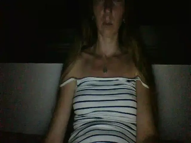 Live sex webcam photo for CheelyWilly #255446650