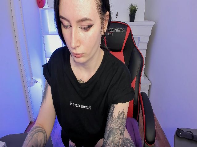 Live sex webcam photo for HelenCarter #262311299