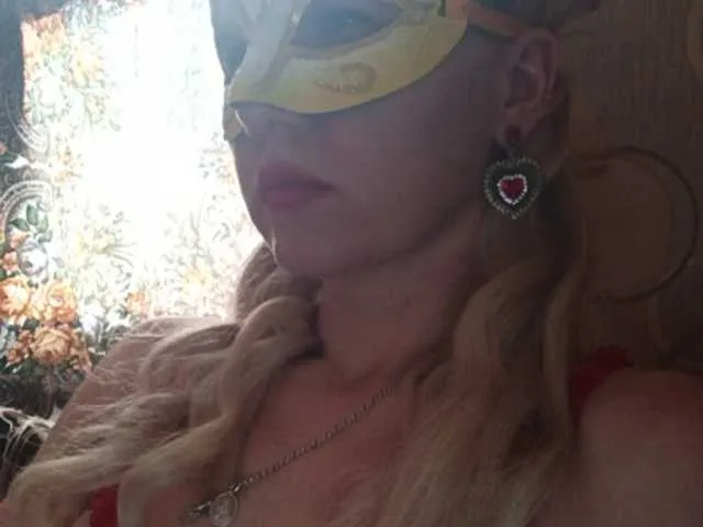 Live sex webcam photo for LauraLeight #241085175