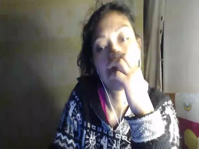 Live sex webcam photo for CHILENITAHOT #259082178