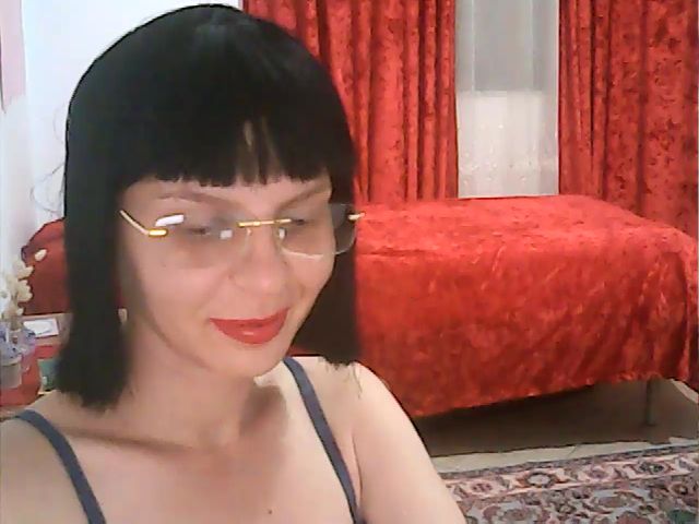 Live sex webcam photo for araartist #253544990