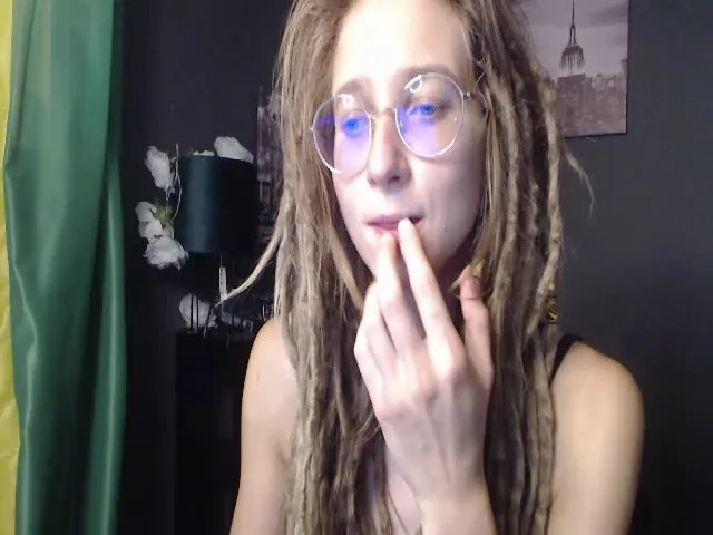 Live sex webcam photo for KINKYkeira #255264841