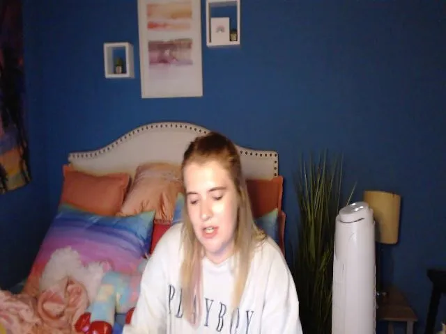 Live sex webcam photo for SnowWhiteXxxx #261841012
