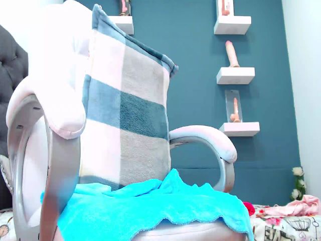 Live sex webcam photo for HANNAH_19 #256600423