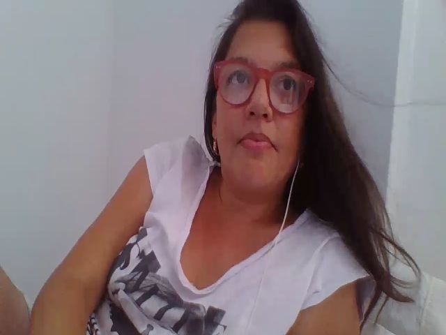 Live sex webcam photo for SweetLola01 #262196535