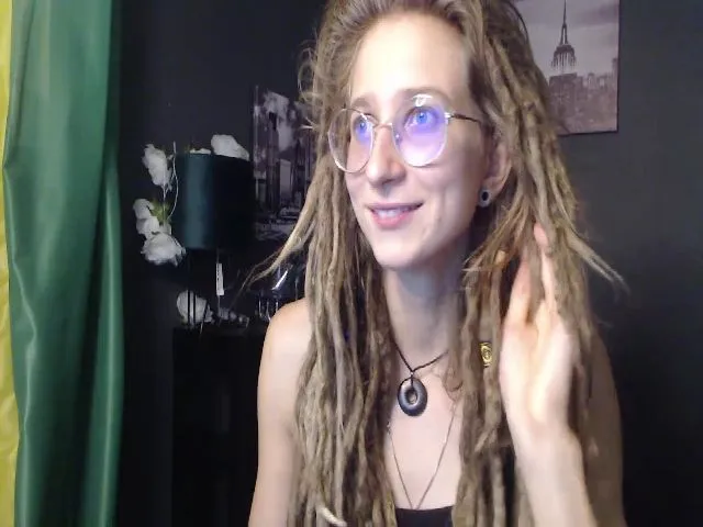 Live sex webcam photo for KINKYkeira #255259521