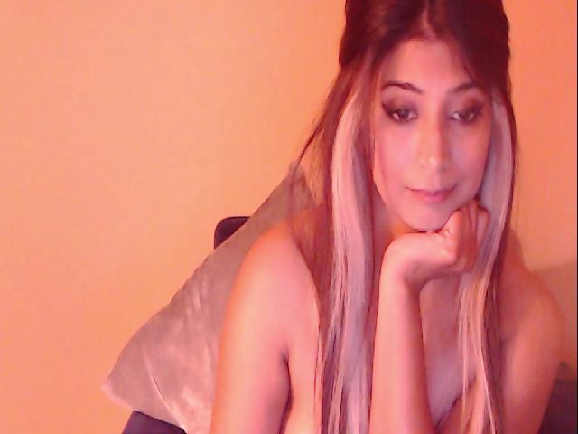 Live sex webcam photo for QUEEN_BELLA #253734122