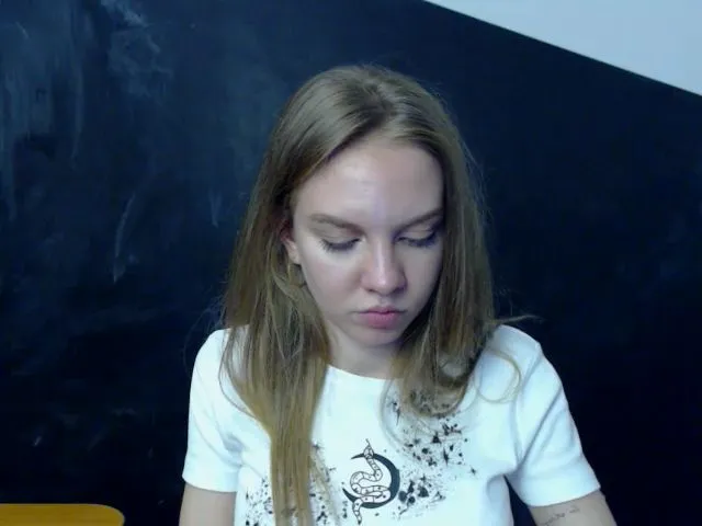 Live sex webcam photo for HappySecret_ #258358415