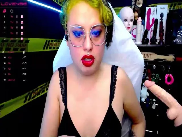 Live sex webcam photo for Rubi_slave #261130513