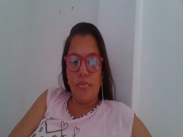 Live sex webcam photo for SweetLola01 #254233395