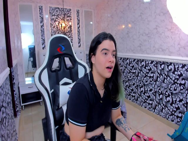 Live sex webcam photo for CurvyBlue #252616489