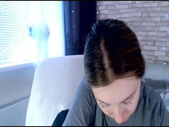 Live sex webcam photo for CumMeaRiver #253691928