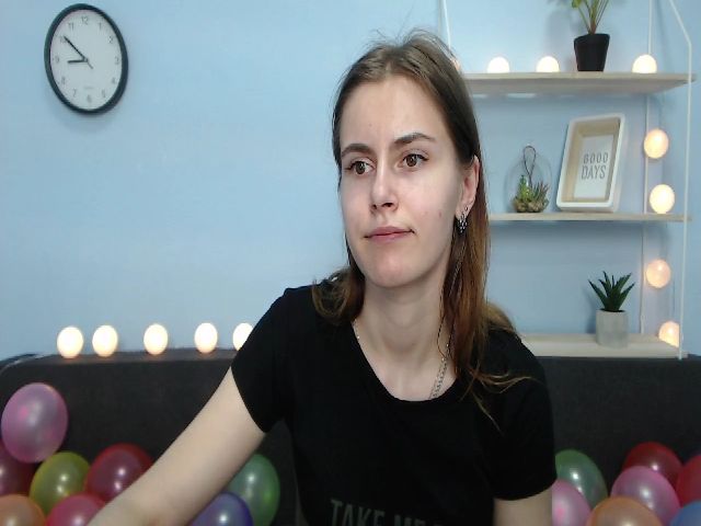 Live sex webcam photo for MollyTravis #252681829