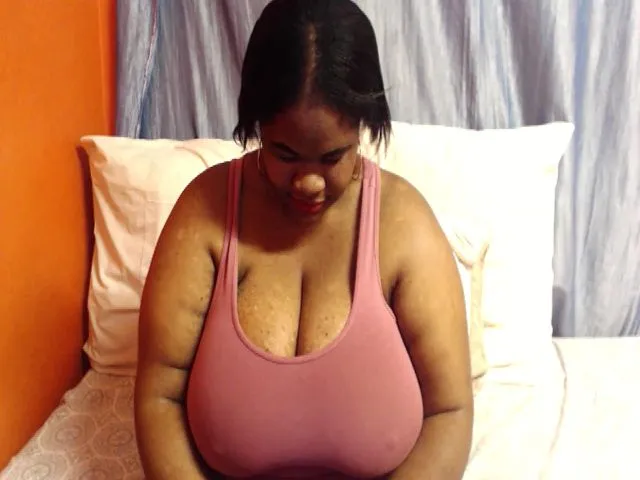 Live sex webcam photo for Sweetnozie #263668052