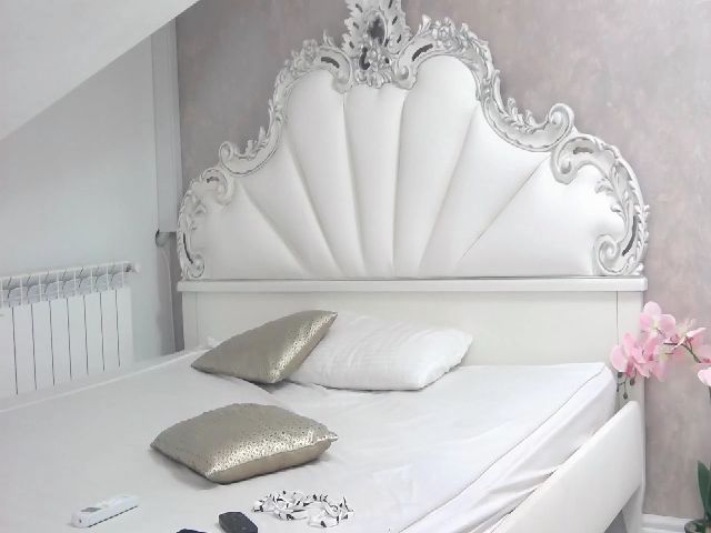 Live sex webcam photo for SoffyyHot #261656767