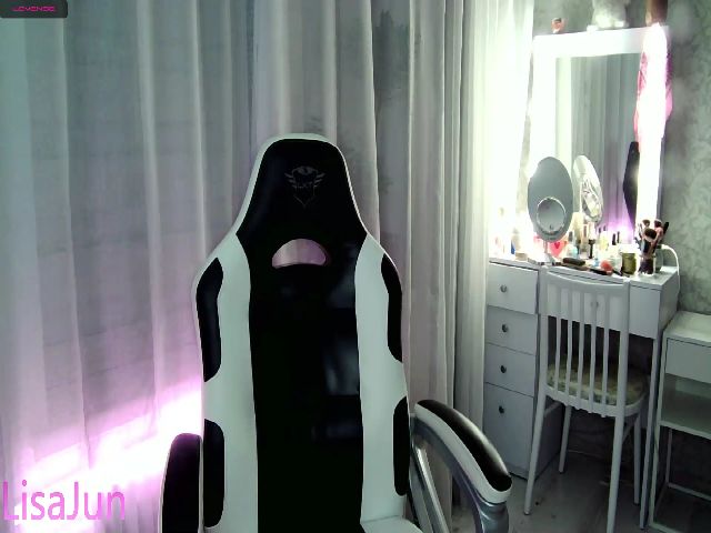 Live sex webcam photo for LisaJun #259458248