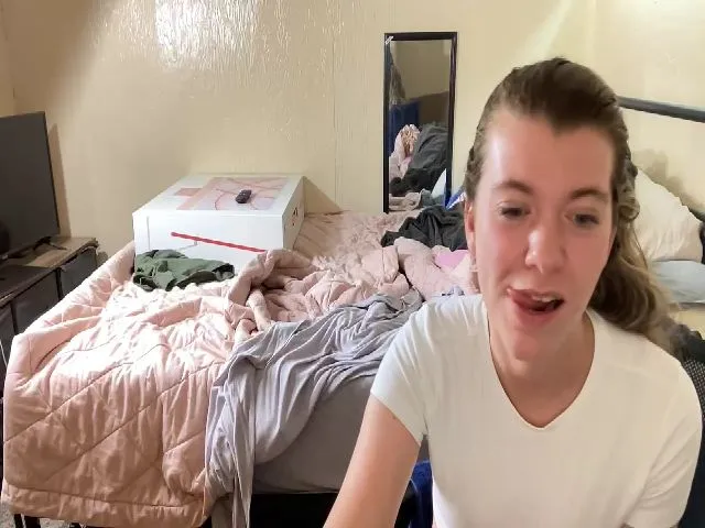 Live sex webcam photo for Trixiegirl3 #262379787
