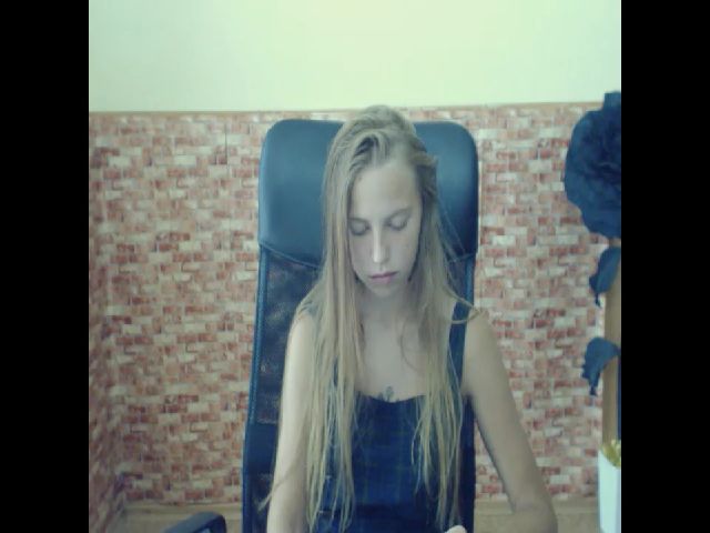 Live sex webcam photo for SshyTeen #255591671