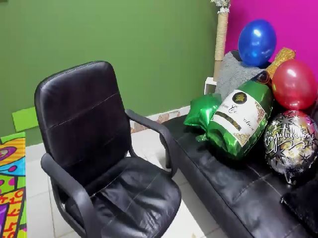 Live sex webcam photo for Mileypink #256181639