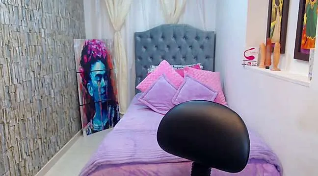 Live sex webcam photo for ROUSS_WELLL #245077385