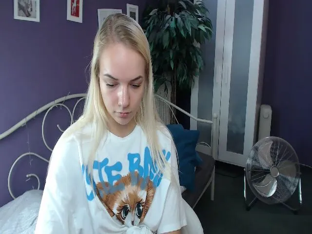 Live sex webcam photo for JoanQueen #264793006