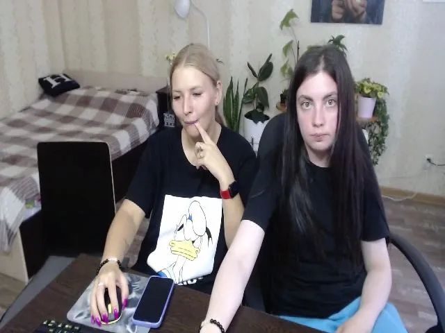Live sex webcam photo for Emi_lywild #256283408