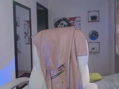 Live sex webcam photo for Cutevenus_101 #242453441