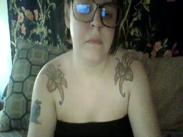 Live sex webcam photo for PrairieGrrrl #252371918