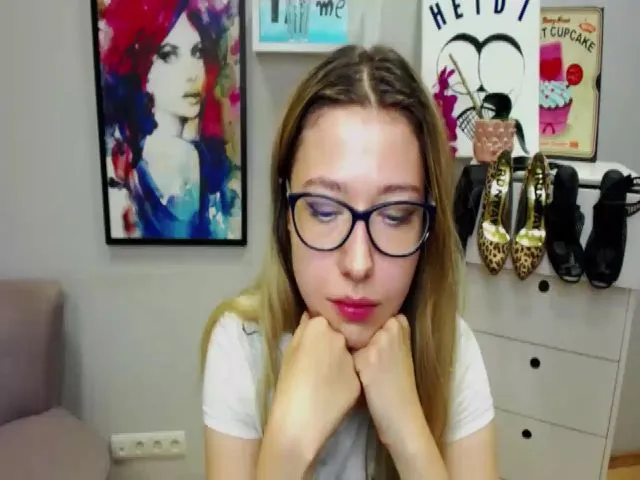 Live sex webcam photo for HeidiFLOWER #259132033